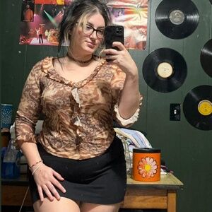 Vintage 90s Tan and brown floral blouse with ruffle sleeves